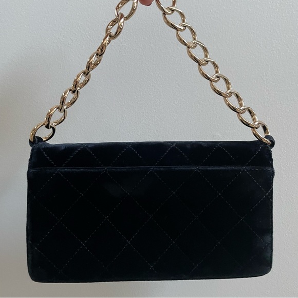 SOLD ⭐️ Stunning Velvet Chanel Handbag - Picture 3 of 9
